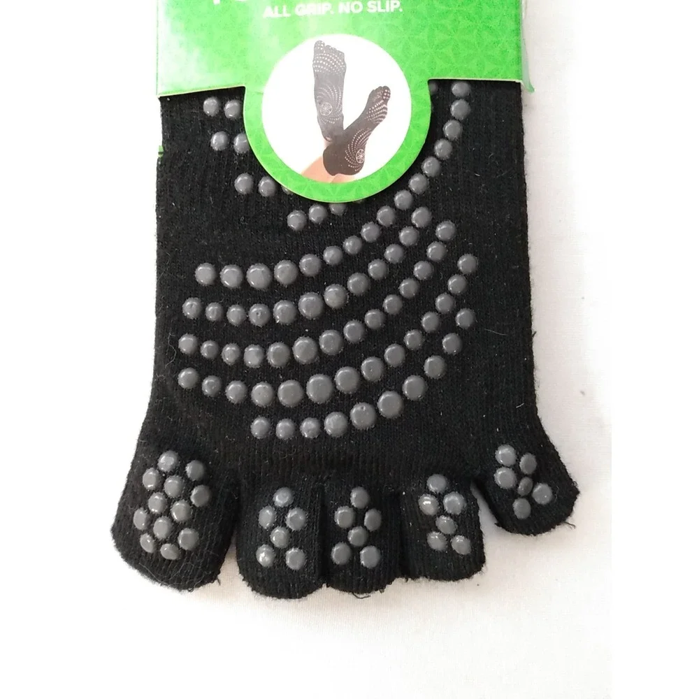 Super Grippy Yoga Socks Gaiam Women's Small/Medium Socks Black 1 pair No Slip